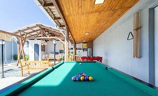 Comfortable and Sophisticated Accommodations Just Minutes From the Bea