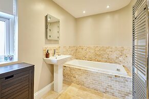 Host Stay Bristol Avenue