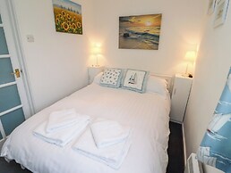 51 Longstone Park