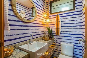 2 Suite Apartment in Condo With Pool Eko0008