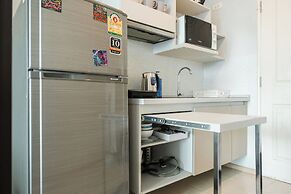 Chic Condo Near Shops & Nightlife C203