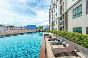 Chic Condo Near Shops & Nightlife C203