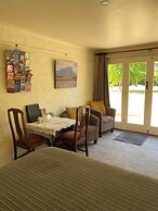 Pierrepoint Wines & Accommodation