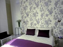 CAMEO B&b