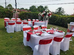 Scarlett Near Mount Zion