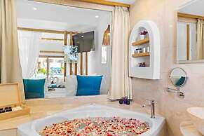 Alia Beachfront Suites and Spa