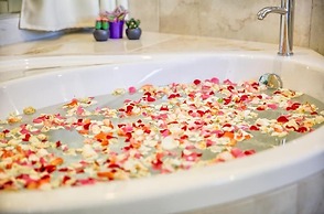Alia Beachfront Suites and Spa