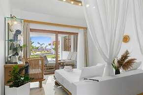Alia Beachfront Suites and Spa