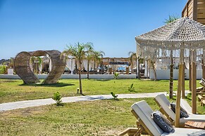 Alia Beachfront Suites and Spa