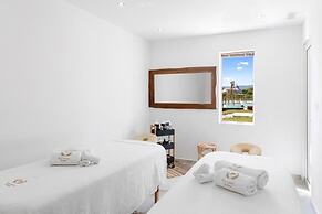 Alia Beachfront Suites and Spa
