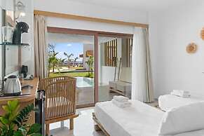 Alia Beachfront Suites and Spa