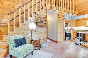 Hike, Fish & More: Cozy Cabin w/ Patio in Murphy!