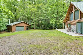Hike, Fish & More: Cozy Cabin w/ Patio in Murphy!