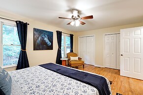 Deck & Game Room! Lakefront Blue Ridge Mtn Gem
