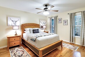 Deck & Game Room! Lakefront Blue Ridge Mtn Gem