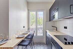 Modern Apartment Invalides Eiffel Tower