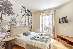 Modern Apartment Invalides Eiffel Tower