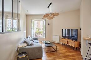 Modern Apartment Invalides Eiffel Tower