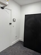 Studio - Sleeps 2 - Parking - Wifi