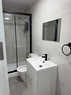 Studio - Sleeps 2 - Parking - Wifi