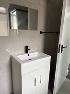 Studio - Sleeps 2 - Parking - Wifi