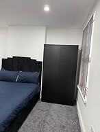 Studio - Sleeps 2 - Parking - Wifi