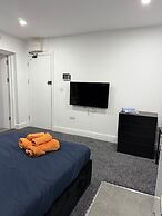 Studio - Sleeps 2 - Parking - Wifi
