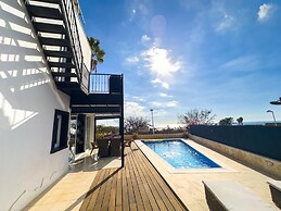 Heated Pool Stunning Sea Views