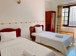 DK's Backpacker Hotel