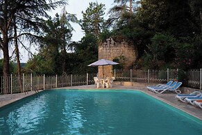 Stay at the Chateau- Studio 2P- With Pool and Park