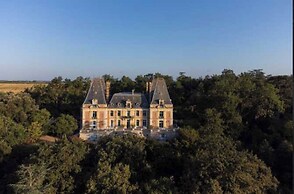 Stay at the Chateau- Studio 2P- With Pool and Park