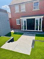 High END Spacious 4 Bed House - Free Parking