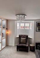 High END Spacious 4 Bed House - Free Parking