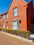 High END Spacious 4 Bed House - Free Parking