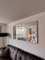 High END Spacious 4 Bed House - Free Parking