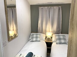 BAF Luxury Stays - Caravan Sleeps 8