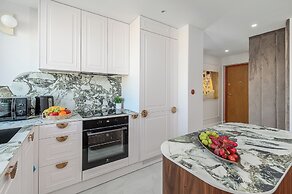 Lumina premium apartment with city view