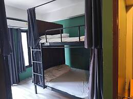 Nimman Nest Hostel & Cafe