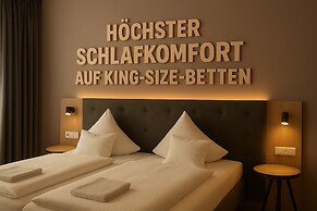 HI Grand City Hotel
