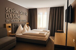 HI Grand City Hotel