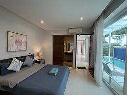 Mountain View Pool Villa in Kamala