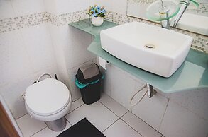 Casa Completa com 3 su tes Wi-fi e Smart Lock