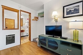 Crescent Beach Motel