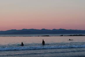 Crescent Beach Motel