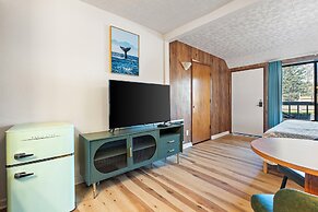 Crescent Beach Motel