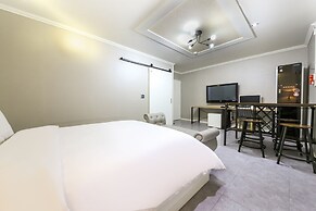 Gwangju W Lounge Hotel