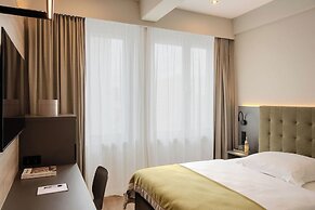 East Five Hotel