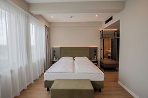 East Five Hotel