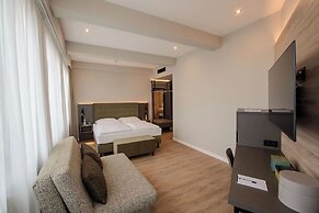 East Five Hotel