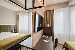 East Five Hotel